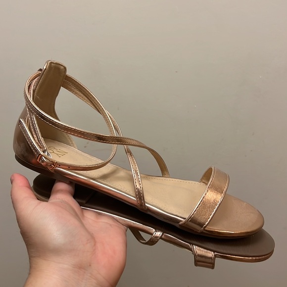NWOT NY&C rose gold sandals - Picture 3 of 3